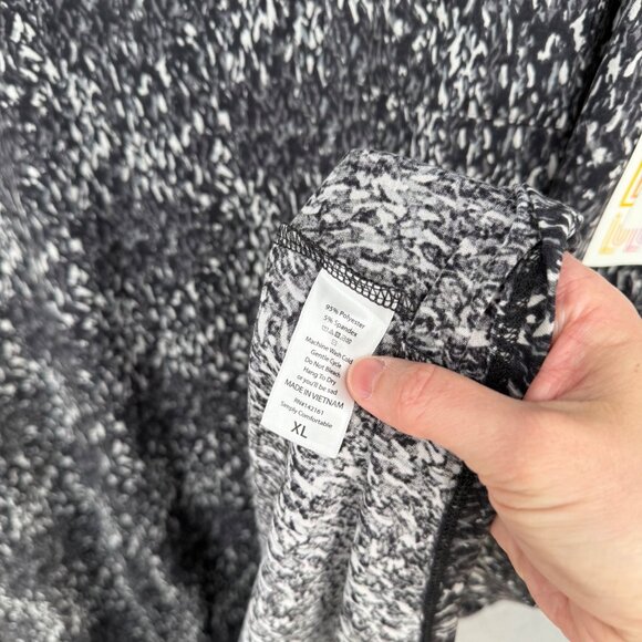 LuLaRoe Carly T Shirt Dress Size XL Black Gray Print Casual Comfortable NEW - Picture 7 of 11
